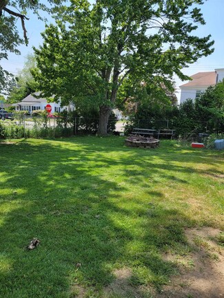 33 5th St, Nashua, NH 03060