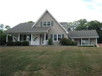 3454 Winchester Dr, East Aurora, NY 14052