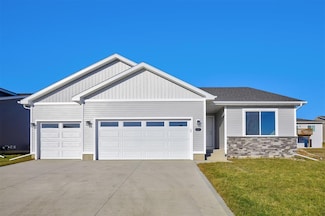 9441 Modena Ln, West Des Moines, IA 50266