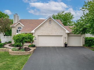 6529 Chartwell Dr, Rockford, IL 61114