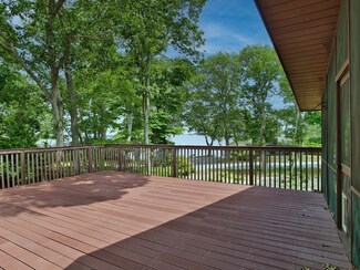 90 Mosher St, South Dartmouth, MA 02748