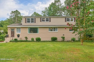 825 N Saylor St, Southern Pines, NC 28387