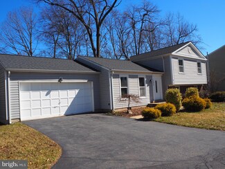 12824 Longleaf Ln, Herndon, VA 20170