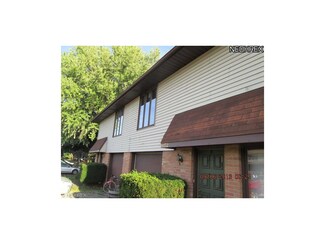 6170 Island Dr NW, Canton, OH 44718