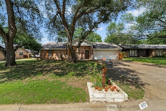 410 Sunset Dr, Cleburne, TX 76033
