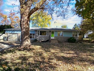 324 Cherry Ln, Washington, IL 61571