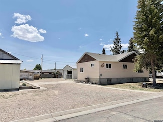 17 Glencoe St, Diamondville, WY 83116