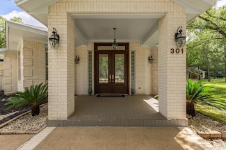 301 Southern Trace Dr, Lufkin, TX 75901