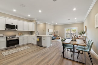 10100 S Willow St Unit 113, Manchester, NH 03103