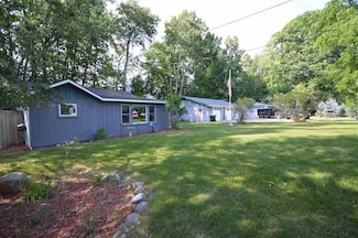 416 Hemlock St, Boyne City, MI 49712