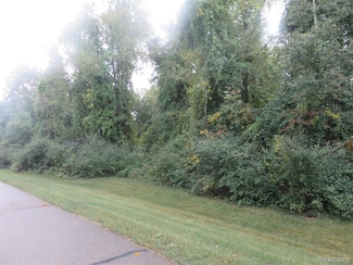 830 Garland Ln, Leonard, MI 48367