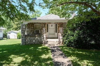 1305 S Kimbrough Ave, Springfield, MO 65807