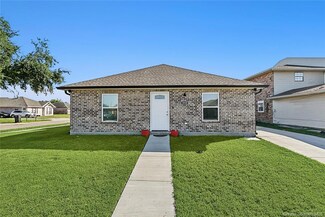 9112 14 Gladiators St, Chalmette, LA 70043