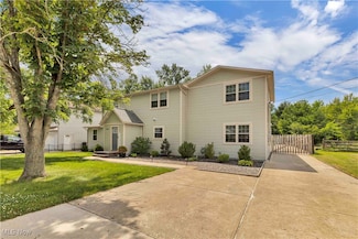 9892 Valleyview Dr, Columbia Station, OH 44028