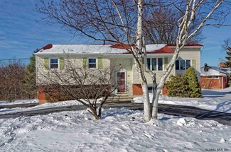 15 Horizon View Dr W, East Greenbush, NY 12061