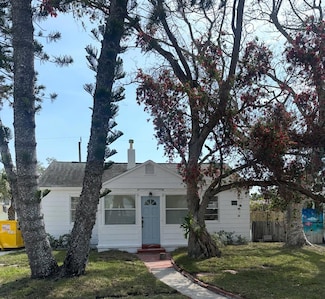 3038 Dupont St S, Gulfport, FL 33707