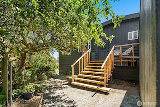 2103 SW 110th St, Seattle, WA 98146