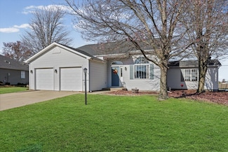 707 Country View Dr, Philo, IL 61864