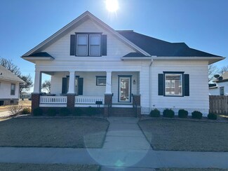 211 E 2nd St, Ellinwood, KS 67526