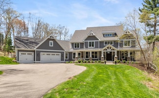 7611 Luca Vista Dr NE, Rockford, MI 49341