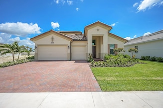 9528 Saint Germain Dr, Palm Beach Gardens, FL 33412