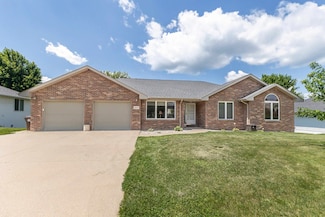 2429 Whitetail Dr, Dubuque, IA 52002