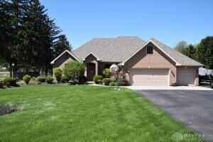 889 S Tecumseh Rd, Springfield, OH 45506