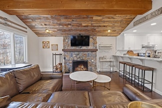 24 N Branch Rd, Winhall, VT 05340