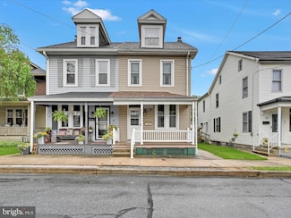 16 W Maple Ave, Myerstown, PA 17067