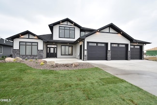 6119 Crested Butte Rd, Bismarck, ND 58503