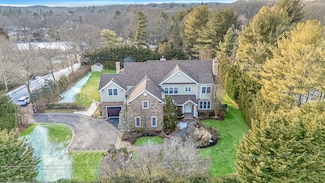 9 Vanderbilt Pkwy, Dix Hills, NY 11746