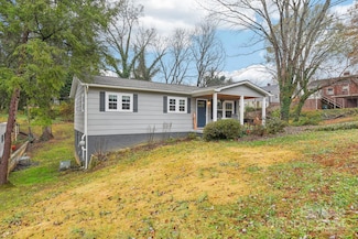1065 14th Ave NW, Hickory, NC 28601