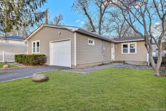 21 John Dr, Farmingville, NY 11738