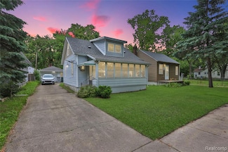 1141 E Madge Ave, Hazel Park, MI 48030