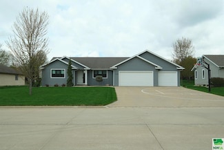 1535 6th Avenue Cir SE, Sioux Center, IA 51250