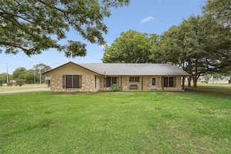 307 Us Highway 87 W, Stockdale, TX 78160