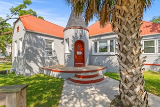 7 Wesley Dr, Charleston, SC 29407