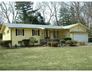 545 Country View Dr, Warwick, RI 02886