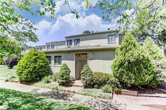 8006 Horse Chestnut Ln, Charlotte, NC 28277