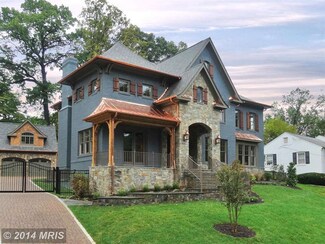 4621 35th St N, Arlington, VA 22207