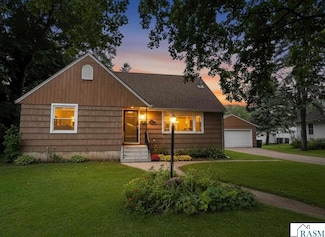 726 Garfield Ave, North Mankato, MN 56003