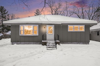 607 Central Bay Ave, Holland, MI 49423