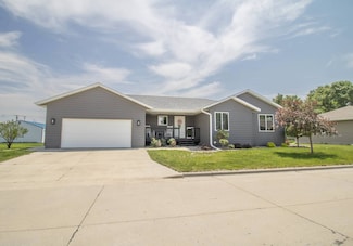 1206 13th Ave, Rock Valley, IA 51247