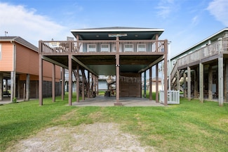 871 Surfview Dr, Crystal Beach, TX 77650