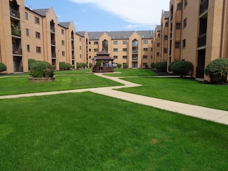7400 W Lawrence Ave Unit 229, Harwood Heights, IL 60706