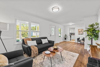 206 Bunker Ln, Oak Ridge, TN 37830