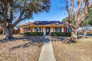 405 Wind Wood Dr, Lewisville, TX 75067