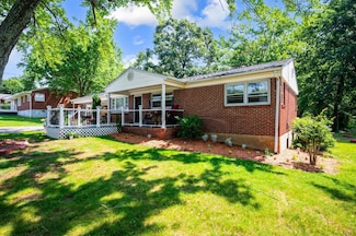 206 Huffmond St, Gretna, VA 24557