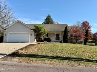 7 Country Club Rd, Bloomsburg, PA 17815