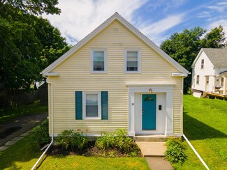 38 Warren St, Rockland, ME 04841